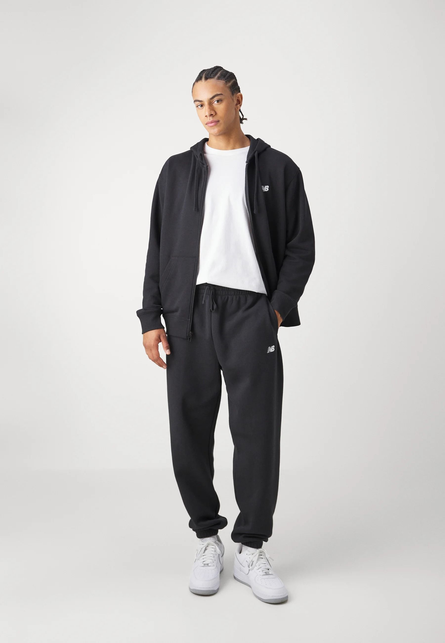 SPORT ESSENTIALS FLEECE JOGGER #BLACK NEW BALANCE Pantaloni MP41503BK
